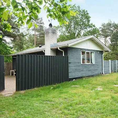 Three-bedroom Holiday In 14 *